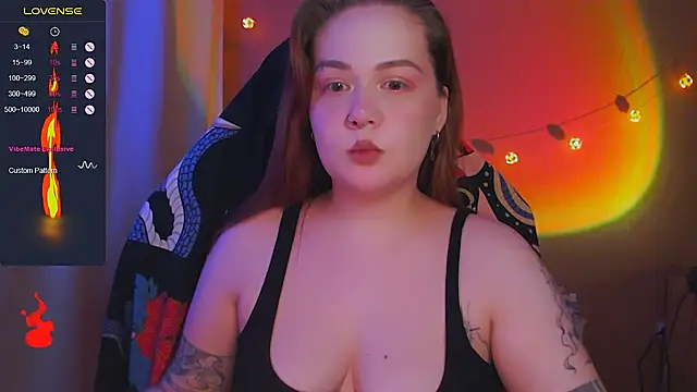 Snapshot of lala_loulou_land chatting on 11.22.25 lala loulou land online show from 11.22.25