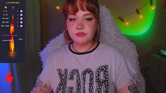 Snapshot of lala_loulou_land chatting on 12.22.25 lala loulou land online show from 12.22.25