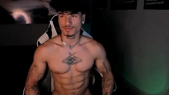 Snapshot of Thomas_Fit1 chatting on 06.12.26 Thomas Fit1 online show from 06.12.26