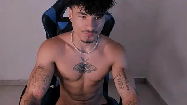 Snapshot of Thomas_Fit1 chatting on 06.22.26 Thomas Fit1 online show from 06.22.26
