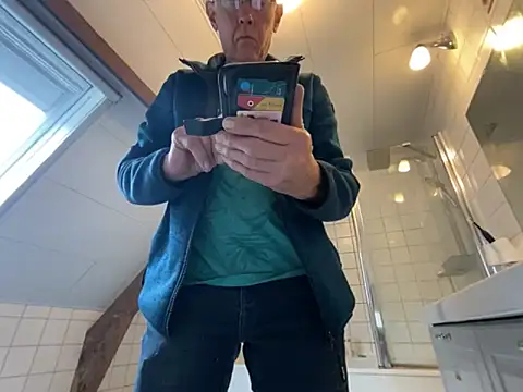 Snapshot of martxxxxx chatting on 09.16.25 martxxxxx online show from 09.16.25