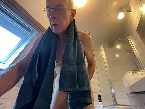 Snapshot of martxxxxx chatting on 09.22.25 martxxxxx online show from 09.22.25