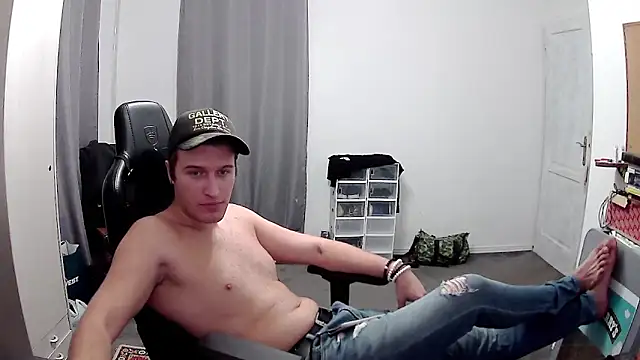 PKrisztian online show from 10.28.25