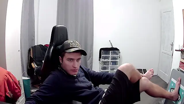 Snapshot of PKrisztian chatting on 04.21.26 PKrisztian online show from 04.21.26