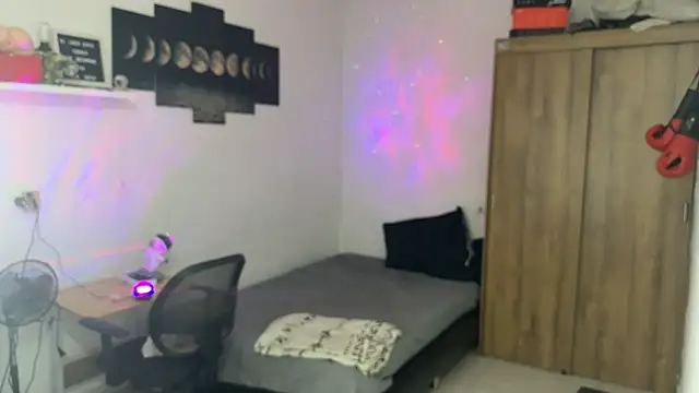 Snapshot of Kisan_Smith chatting on 10.25.25 Kisan Smith online show from 10.25.25