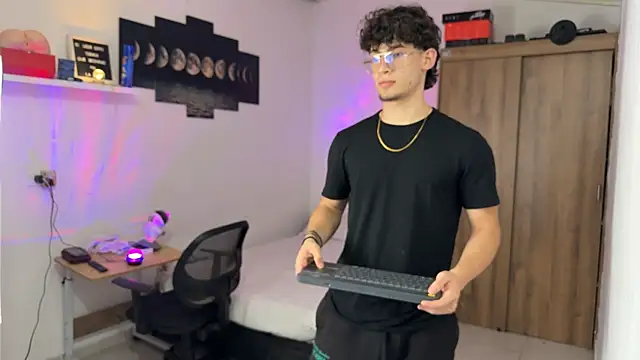 Snapshot of Kisan_Smith chatting on 11.08.25 Kisan Smith online show from 11.08.25