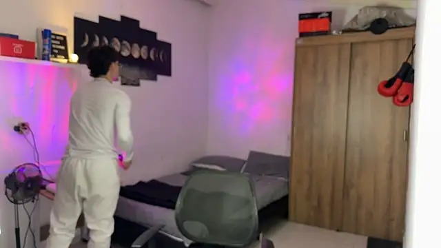 Snapshot of Kisan_Smith chatting on 11.20.25 Kisan Smith online show from 11.20.25