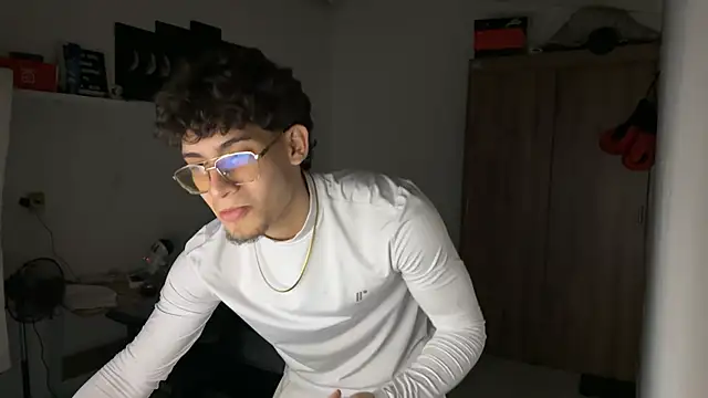 Snapshot of Kisan_Smith chatting on 11.21.25 Kisan Smith online show from 11.21.25