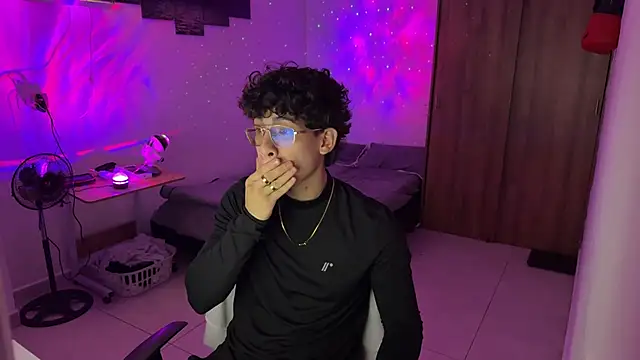 Snapshot of Kisan_Smith chatting on 12.18.25 Kisan Smith online show from 12.18.25