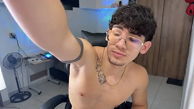 Snapshot of Kisan_Smith chatting on 02.25.26 Kisan Smith online show from 02.25.26