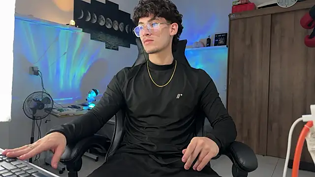 Snapshot of Kisan_Smith chatting on 03.04.26 Kisan Smith online show from 03.04.26