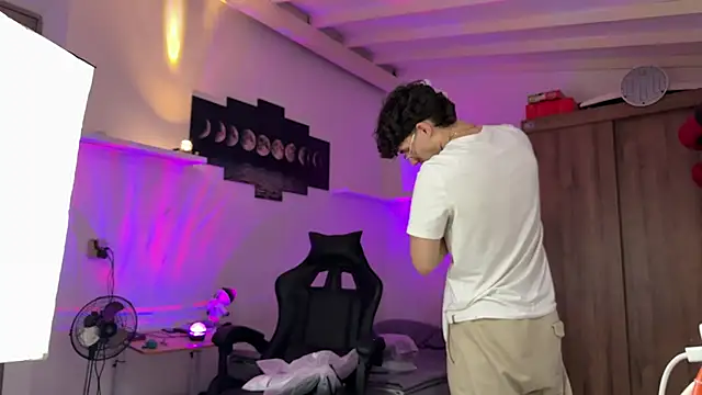 Snapshot of Kisan_Smith chatting on 03.14.26 Kisan Smith online show from 03.14.26