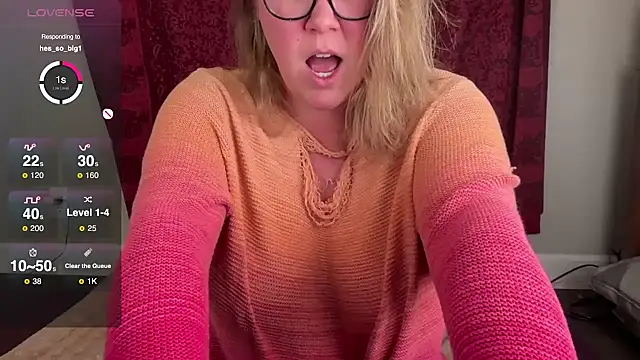 Snapshot of GlitterKitty108 chatting on 11.30.25 GlitterKitty108 online show from 11.30.25