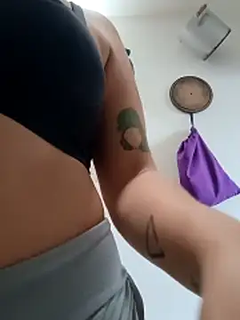 Snapshot of ConeNella chatting on 01.06.25 ConeNella online show from 01.06.25