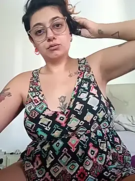 Snapshot of ConeNella chatting on 03.04.25 ConeNella online show from 03.04.25