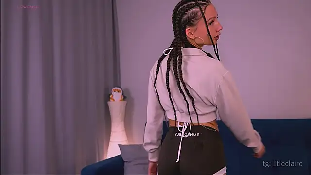 Snapshot of new_Claire chatting on 11.08.25 new Claire online show from 11.08.25