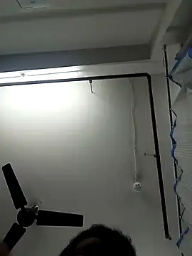 Snapshot of HangdogBeggary chatting on 12.28.24 HangdogBeggary online show from 12.28.24