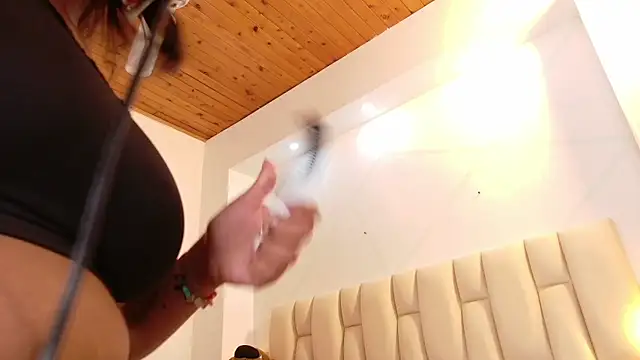 Snapshot of lia_mariana chatting on 09.14.25 lia mariana online show from 09.14.25