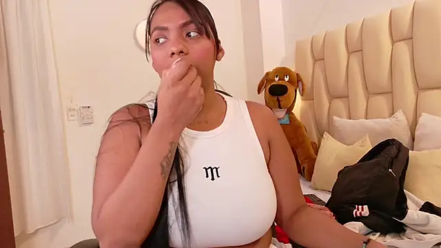 Snapshot of lia_mariana chatting on 09.22.25 lia mariana online show from 09.22.25