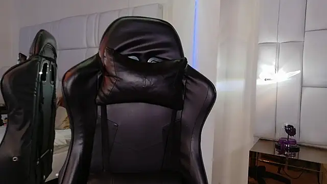 Snapshot of lia_mariana chatting on 09.25.25 lia mariana online show from 09.25.25