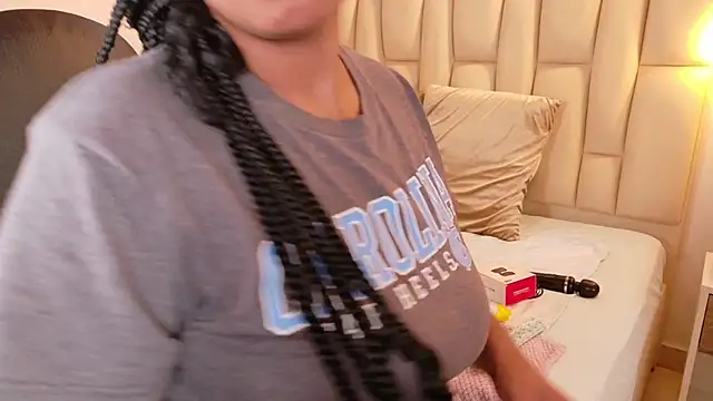 Snapshot of lia_mariana chatting on 11.16.25 lia mariana online show from 11.16.25