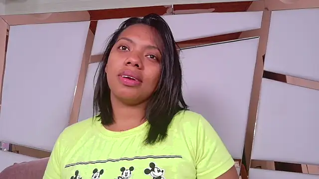 Snapshot of lia_mariana chatting on 11.22.25 lia mariana online show from 11.22.25