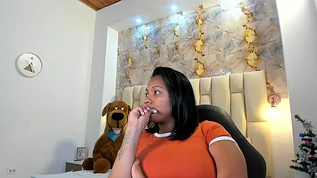 Snapshot of lia_mariana chatting on 12.02.25 lia mariana online show from 12.02.25