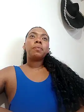 Snapshot of lia_mariana chatting on 12.21.25 lia mariana online show from 12.21.25