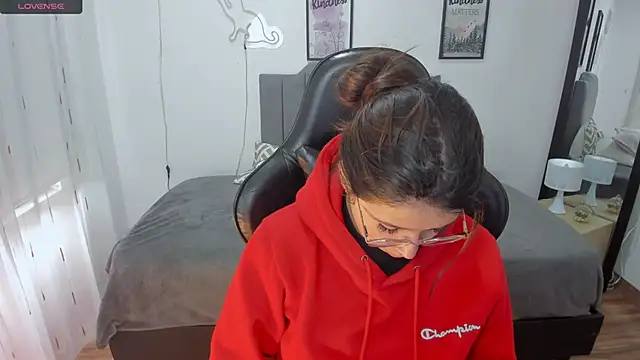 Amy joones online show from 11.03.25