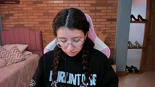 Amy joones online show from 05.04.26