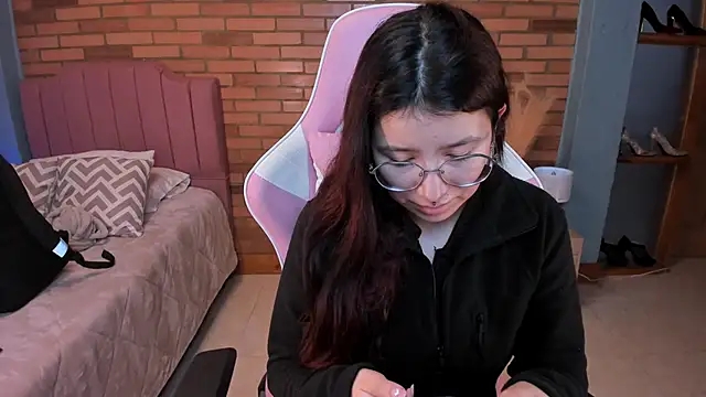 Snapshot of Amy_joones chatting on 05.07.26 Amy joones online show from 05.07.26