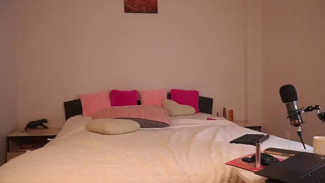 Snapshot of Arielgrace chatting on 10.29.25 Arielgrace online show from 10.29.25