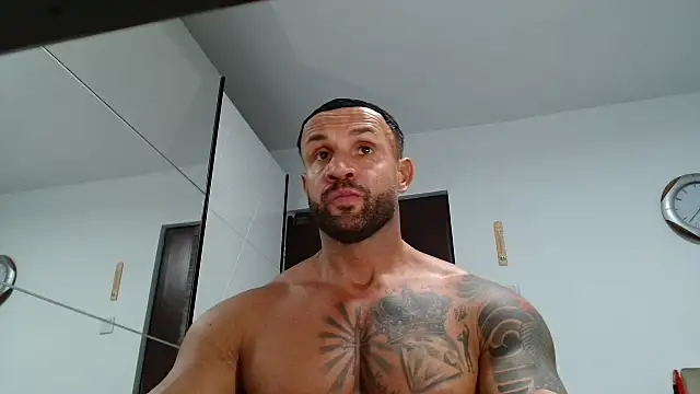 Snapshot of Magnificmuscles89 chatting on 05.07.26 Magnificmuscles89 online show from 05.07.26