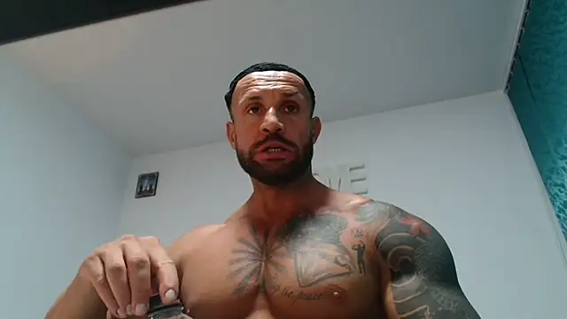 Snapshot of Magnificmuscles89 chatting on 05.24.26 Magnificmuscles89 online show from 05.24.26