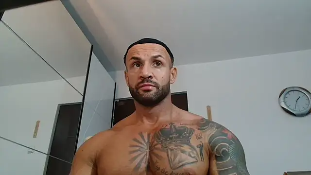Snapshot of Magnificmuscles89 chatting on 06.01.26 Magnificmuscles89 online show from 06.01.26