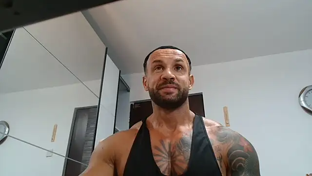 Snapshot of Magnificmuscles89 chatting on 06.08.26 Magnificmuscles89 online show from 06.08.26