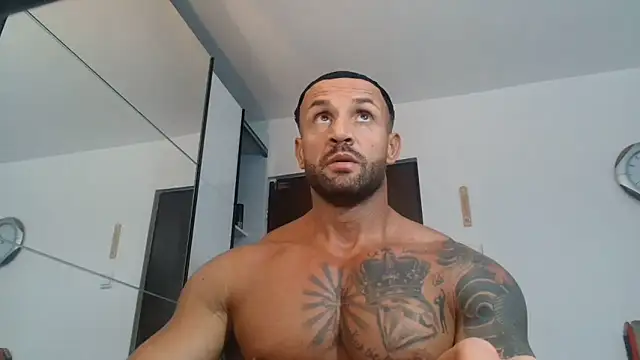 Snapshot of Magnificmuscles89 chatting on 06.11.26 Magnificmuscles89 online show from 06.11.26