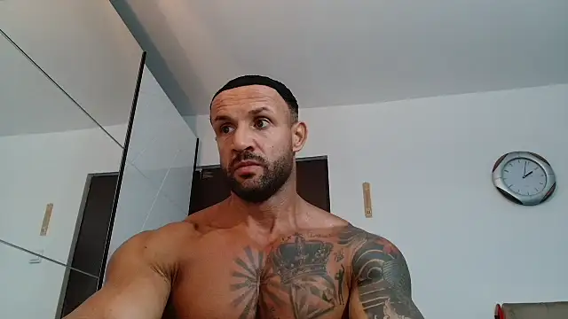 Snapshot of Magnificmuscles89 chatting on 06.15.26 Magnificmuscles89 online show from 06.15.26