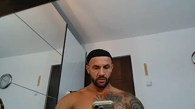 Snapshot of Magnificmuscles89 chatting on 06.20.26 Magnificmuscles89 online show from 06.20.26