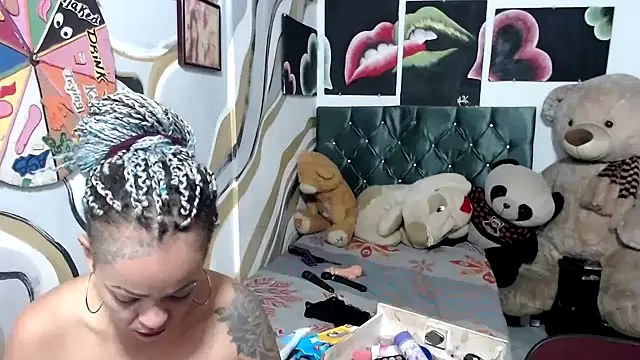 manzanahot9 online show from 10.27.25