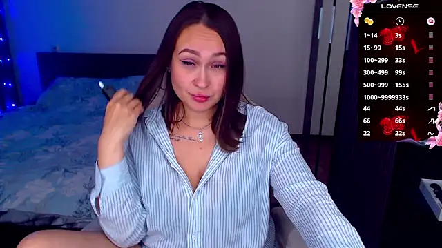 Snapshot of Cutie-Melanie chatting on 10.12.25 Cutie-Melanie online show from 10.12.25