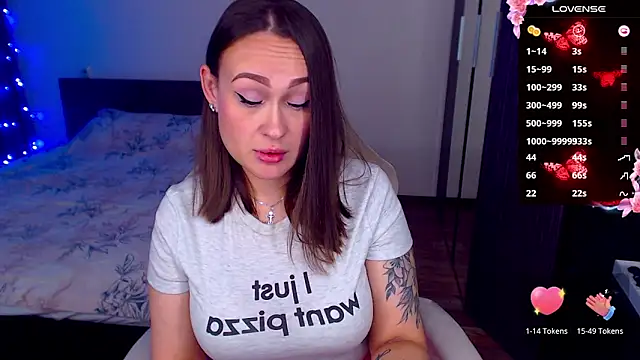 Snapshot of Cutie-Melanie chatting on 10.27.25 Cutie-Melanie online show from 10.27.25