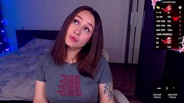 Snapshot of Cutie-Melanie chatting on 11.29.25 Cutie-Melanie online show from 11.29.25