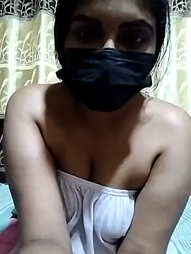 Snapshot of SLZAARA chatting on 12.07.24 SLZAARA online show from 12.07.24