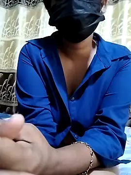 Snapshot of SLZAARA chatting on 12.19.24 SLZAARA online show from 12.19.24