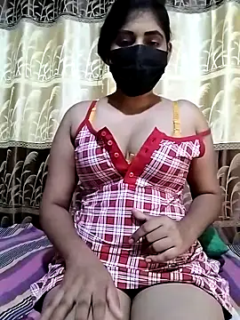 Snapshot of SLZAARA chatting on 02.15.25 SLZAARA online show from 02.15.25