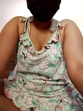 Snapshot of SLZAARA chatting on 03.02.25 SLZAARA online show from 03.02.25