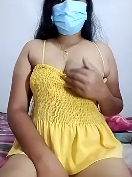 Snapshot of SLZAARA chatting on 09.19.25 SLZAARA online show from 09.19.25