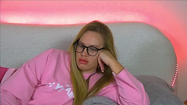 Snapshot of MariaNeumann chatting on 01.25.25 MariaNeumann online show from 01.25.25