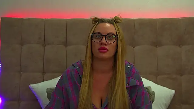 Snapshot of MariaNeumann chatting on 01.29.25 MariaNeumann online show from 01.29.25